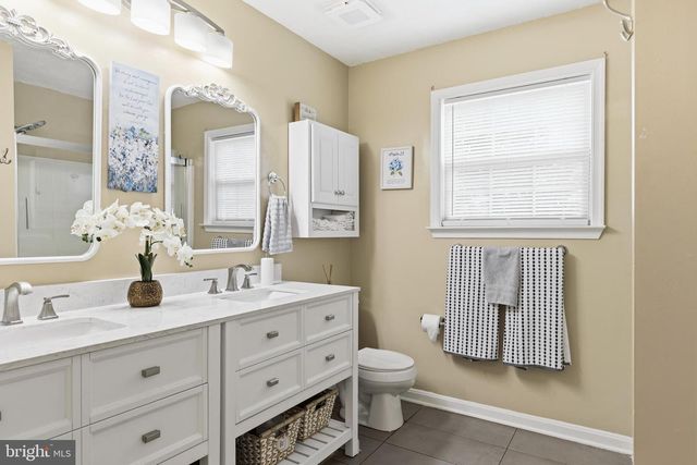 900 ENFIELD DR, Winchester, VA 22602