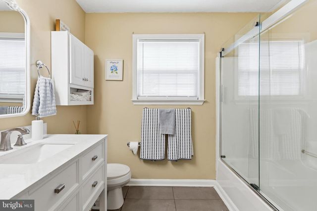 900 ENFIELD DR, Winchester, VA 22602