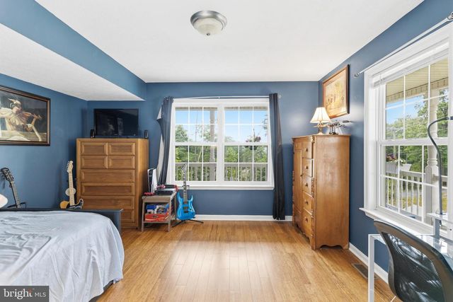 900 ENFIELD DR, Winchester, VA 22602