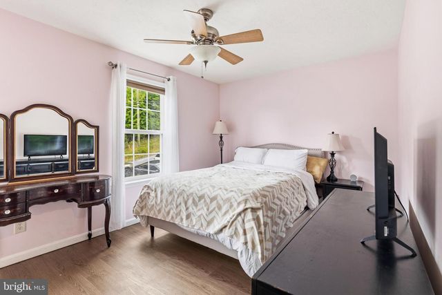 900 ENFIELD DR, Winchester, VA 22602