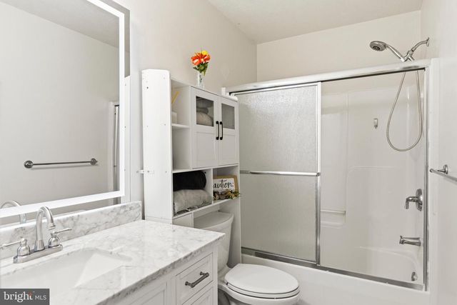 900 ENFIELD DR, Winchester, VA 22602