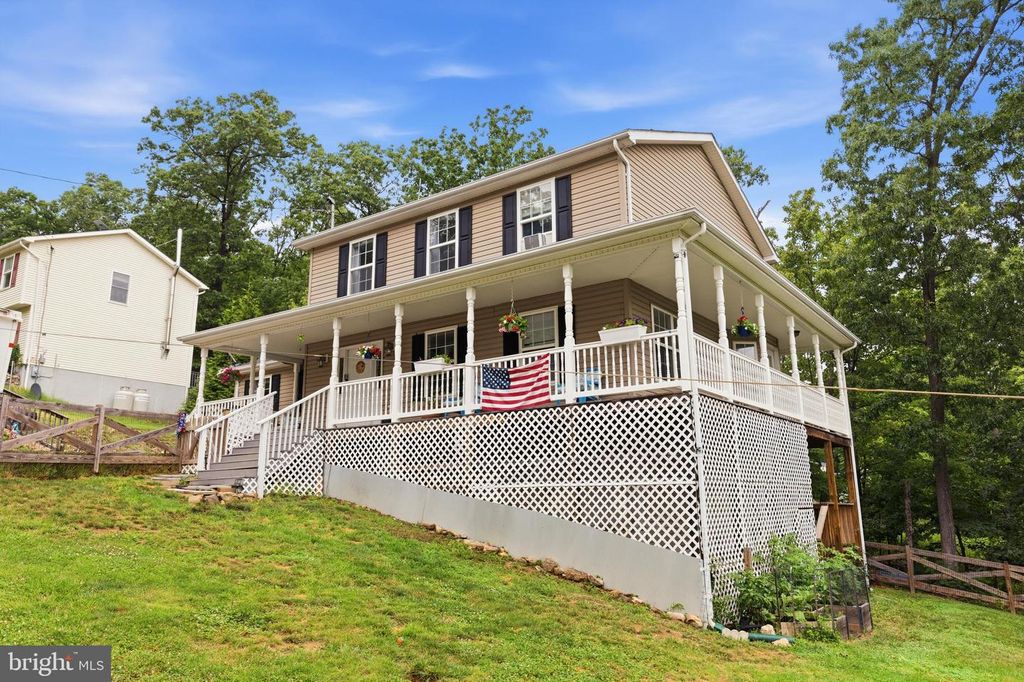 900 ENFIELD DR, Winchester, VA 22602
