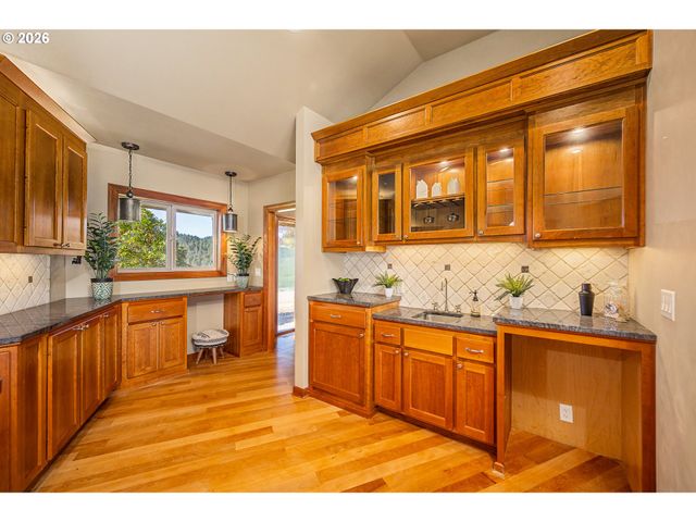 85898 LORANE Hwy, Eugene, OR 97405