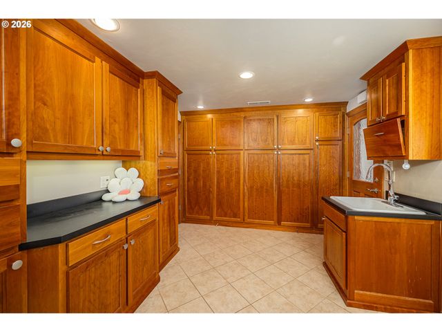 85898 LORANE Hwy, Eugene, OR 97405