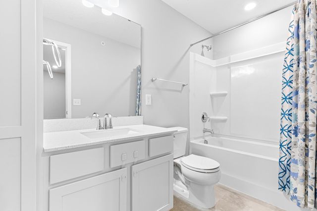 8042 Abercrombie Lane, Woodbury, MN 55129