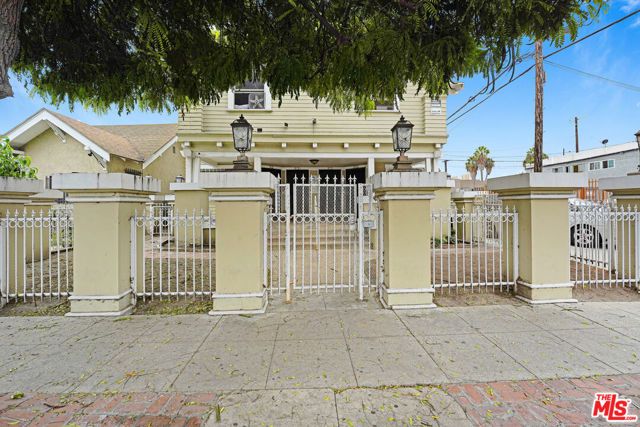 972 W 47th Street, Los Angeles, CA 90037