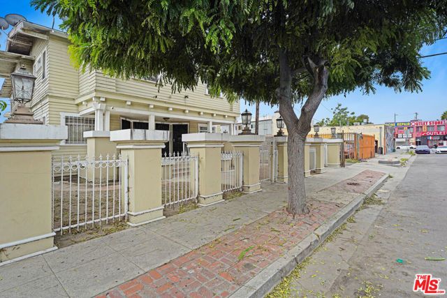 972 W 47th Street, Los Angeles, CA 90037