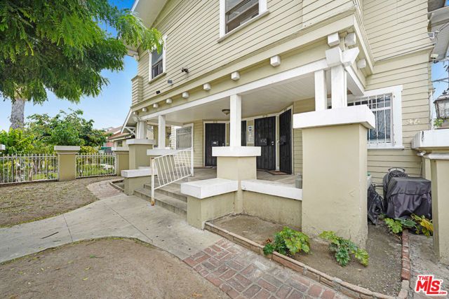 972 W 47th Street, Los Angeles, CA 90037