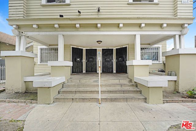972 W 47th Street, Los Angeles, CA 90037