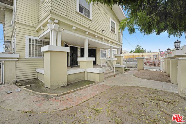 972 W 47th Street, Los Angeles, CA 90037