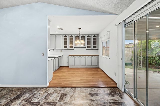 7325 Sunsilver Ln, Sacramento, CA 95828