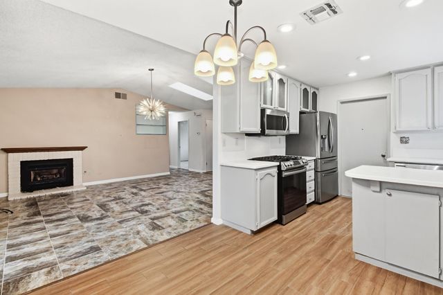 7325 Sunsilver Ln, Sacramento, CA 95828