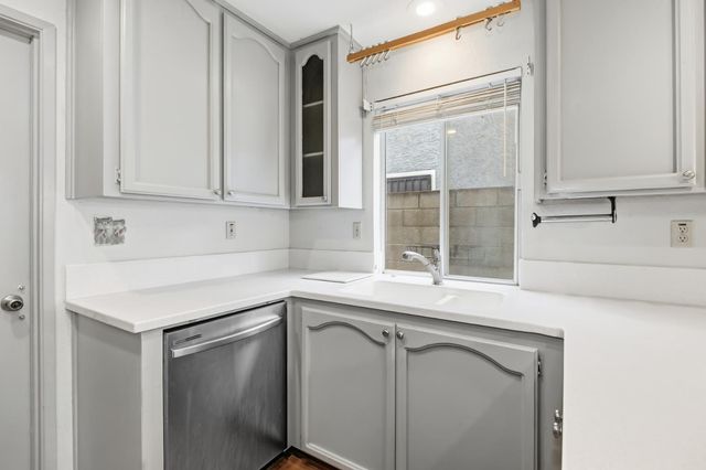 7325 Sunsilver Ln, Sacramento, CA 95828