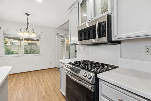 7325 Sunsilver Ln, Sacramento, CA 95828