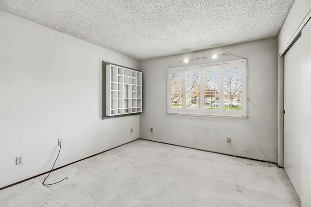 7325 Sunsilver Ln, Sacramento, CA 95828