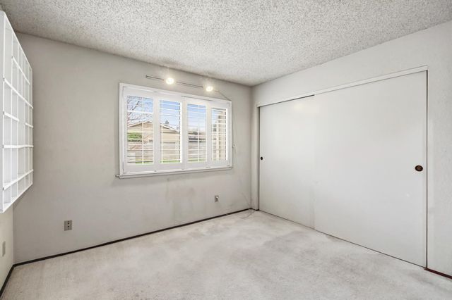 7325 Sunsilver Ln, Sacramento, CA 95828