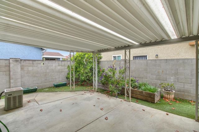 7325 Sunsilver Ln, Sacramento, CA 95828