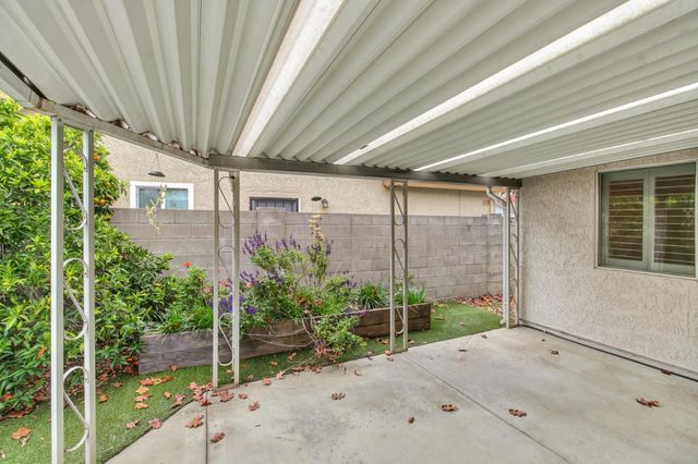 7325 Sunsilver Ln, Sacramento, CA 95828
