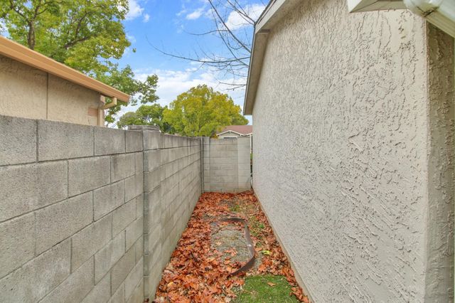 7325 Sunsilver Ln, Sacramento, CA 95828