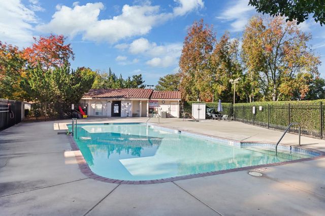 7325 Sunsilver Ln, Sacramento, CA 95828