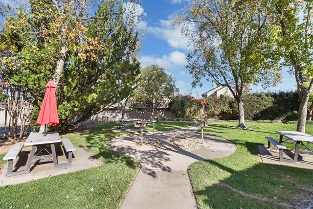 7325 Sunsilver Ln, Sacramento, CA 95828