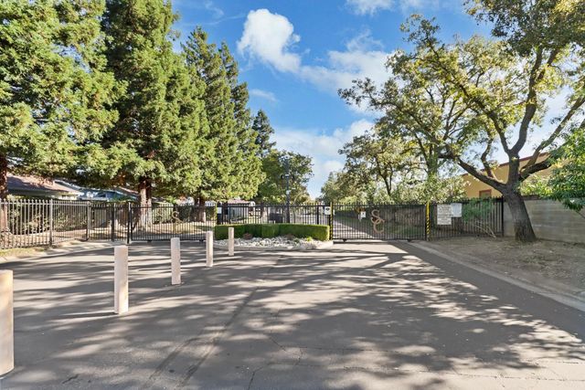 7325 Sunsilver Ln, Sacramento, CA 95828