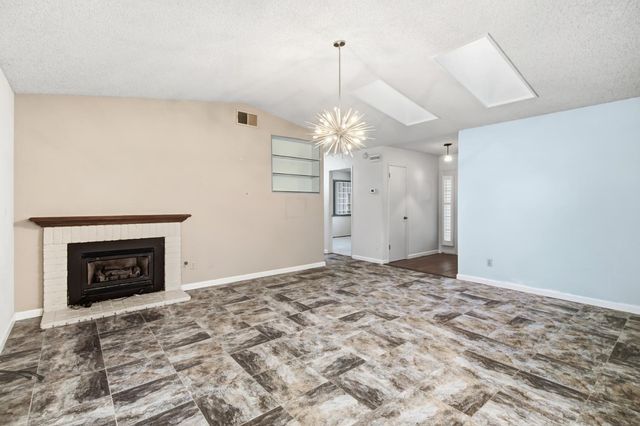 7325 Sunsilver Ln, Sacramento, CA 95828