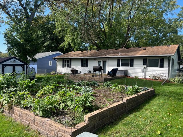 735 Sunset Street SW, Hutchinson, MN 55350