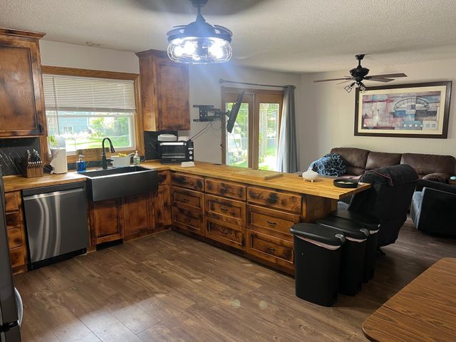 735 Sunset Street SW, Hutchinson, MN 55350