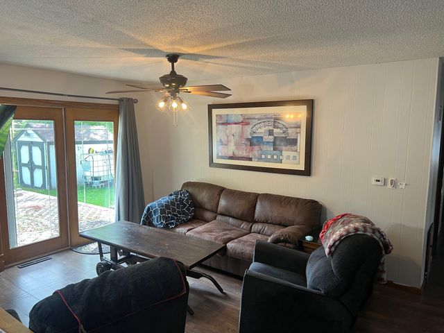 735 Sunset Street SW, Hutchinson, MN 55350