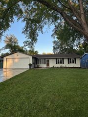735 Sunset Street SW, Hutchinson, MN 55350