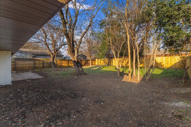 337 Meadowhill Drive, Garland, TX 75043