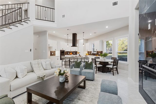 702 Linkcrest Drive, Duncanville, TX 75137