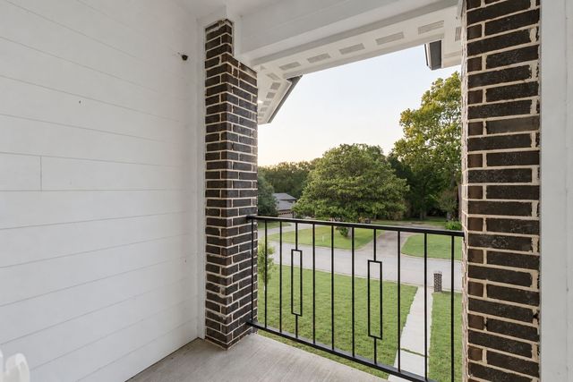 702 Linkcrest Drive, Duncanville, TX 75137