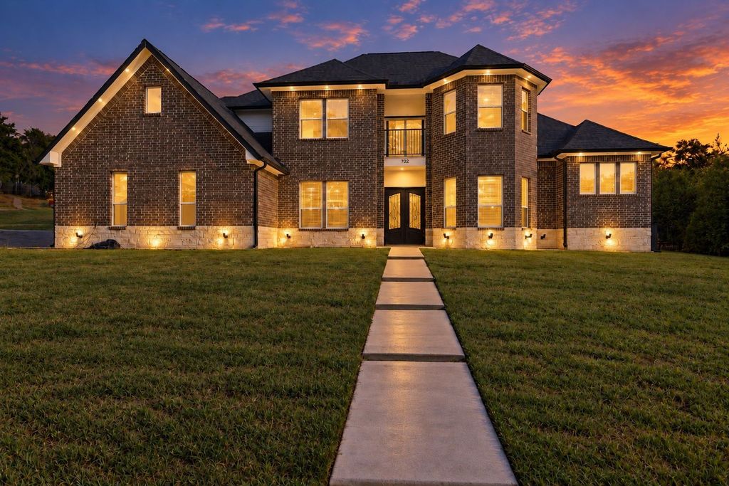 702 Linkcrest Drive, Duncanville, TX 75137