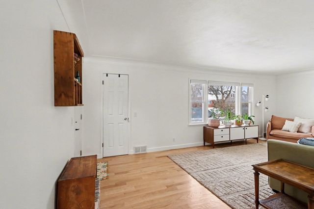 1527 Kingston Avenue, Kalamazoo, MI 49001