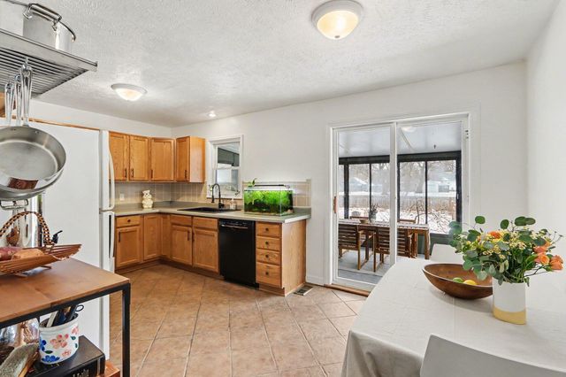 1527 Kingston Avenue, Kalamazoo, MI 49001