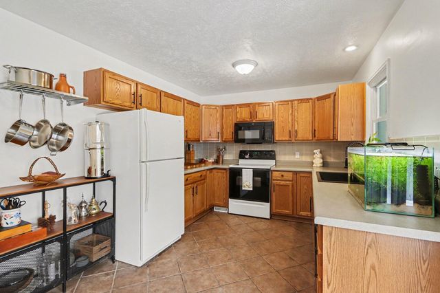 1527 Kingston Avenue, Kalamazoo, MI 49001