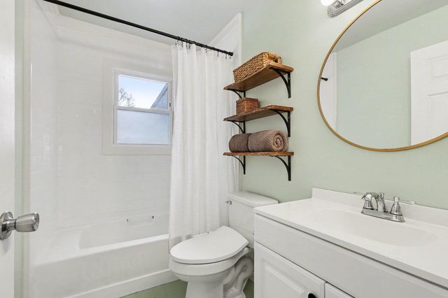 1527 Kingston Avenue, Kalamazoo, MI 49001