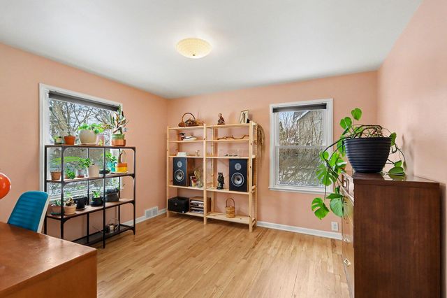 1527 Kingston Avenue, Kalamazoo, MI 49001