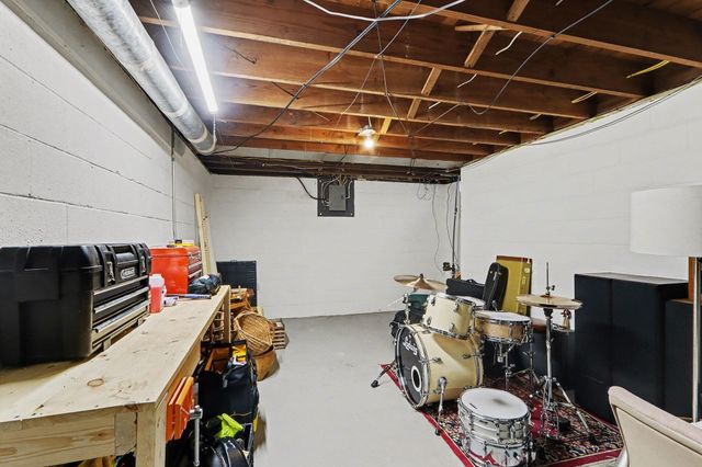 1527 Kingston Avenue, Kalamazoo, MI 49001