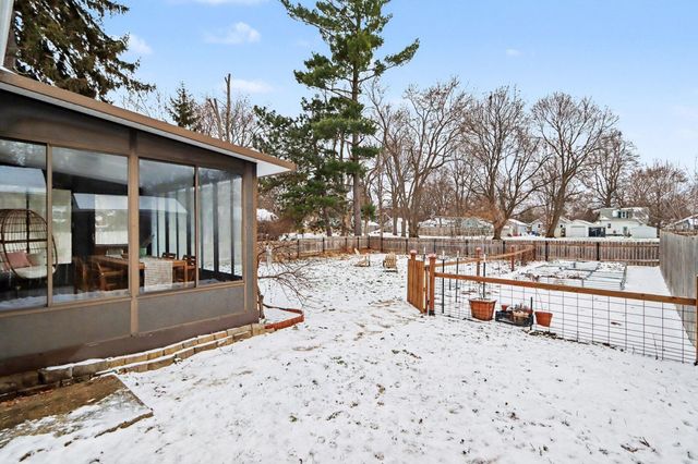 1527 Kingston Avenue, Kalamazoo, MI 49001