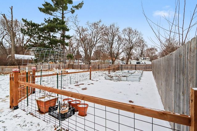 1527 Kingston Avenue, Kalamazoo, MI 49001