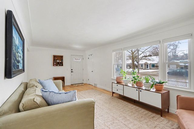 1527 Kingston Avenue, Kalamazoo, MI 49001