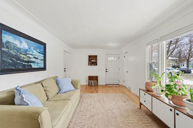 1527 Kingston Avenue, Kalamazoo, MI 49001