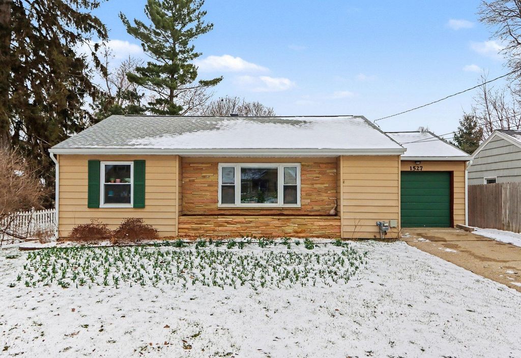 1527 Kingston Avenue, Kalamazoo, MI 49001