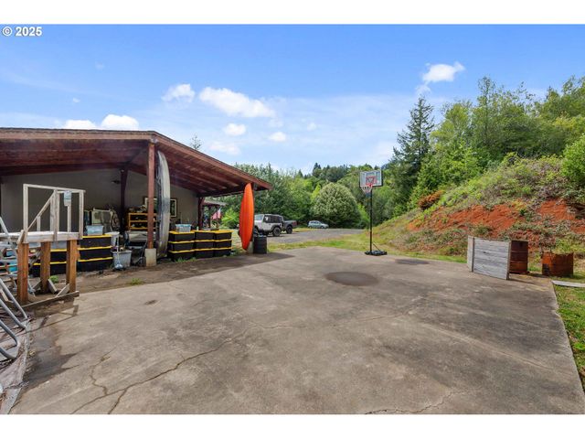 63562 DANIELS CREEK Rd, Coos Bay, OR 97420