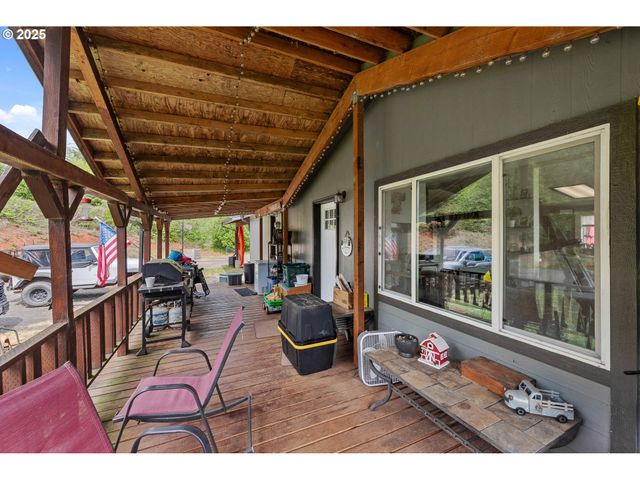 63562 DANIELS CREEK Rd, Coos Bay, OR 97420