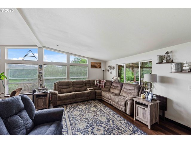 63562 DANIELS CREEK Rd, Coos Bay, OR 97420