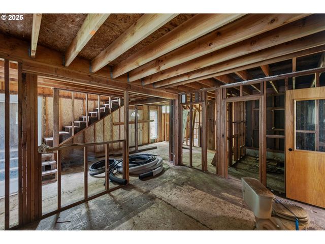 63562 DANIELS CREEK Rd, Coos Bay, OR 97420